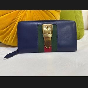 GUCCI Leather Wallet with Gold Buckle For Catherrain AMANZING CONDATION